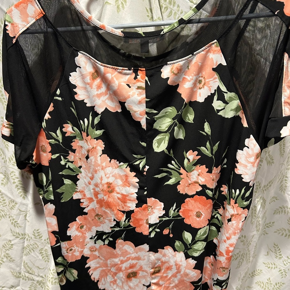 Elegant Floral Blouse with Sheer Accents - Picture 4 of 4